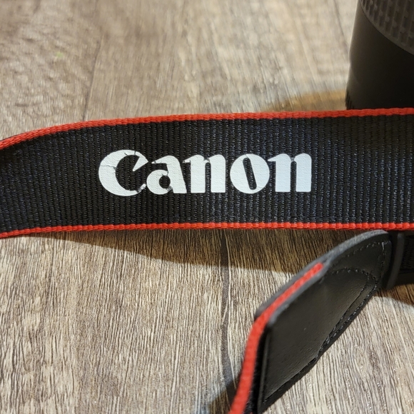 Canon EOS Rebel T5 - Picture 3 of 11